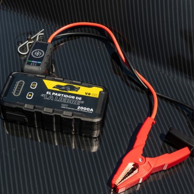 Partidor Arrancador de Baterías 2000A 12V con Linterna y Power Bank G-FORCE  el partidor de la liebre Cars and Coffee Chile C&C