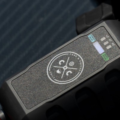 Partidor Arrancador de Baterías 2000A 12V con Linterna y Power Bank G-FORCE  el partidor de la liebre Cars and Coffee Chile C&C