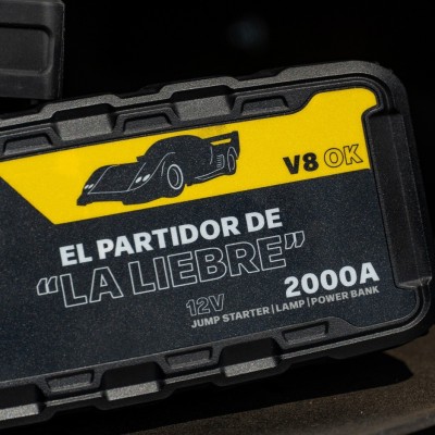 Partidor Arrancador de Baterías 2000A 12V con Linterna y Power Bank G-FORCE  el partidor de la liebre Cars and Coffee Chile C&C